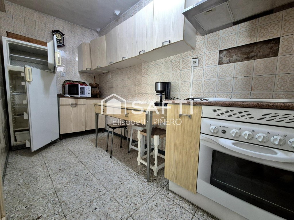 Céntrica y Rústica: Casa con Nave, Patio y Gran Terraza. Nec - foto 5