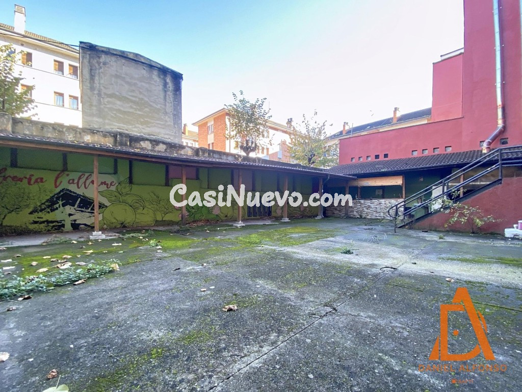 Gran local con terraza y múltiples posibilidades - foto 8