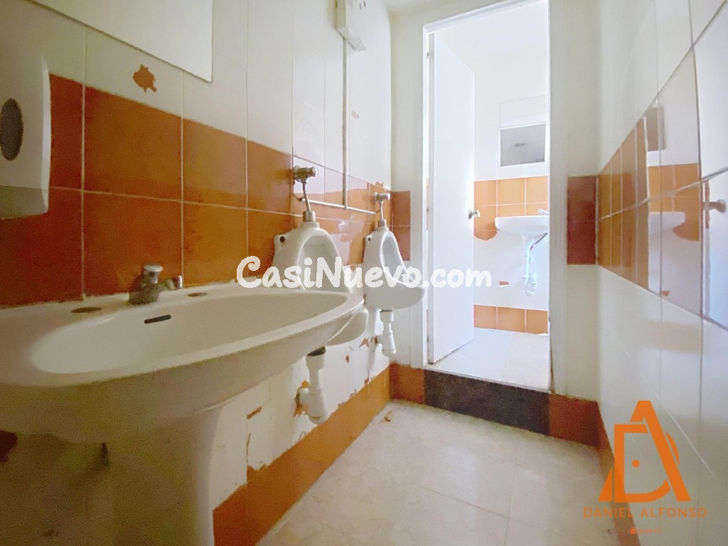 Gran local con terraza y múltiples posibilidades - foto 10