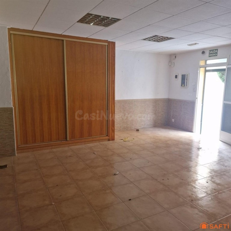 Local a la venta en calle Adolfo Clavarana - Sin comisión. - foto 2