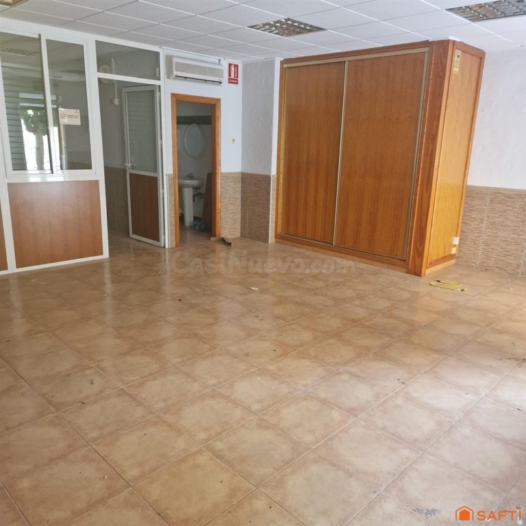 Local a la venta en calle Adolfo Clavarana - Sin comisión. - foto 3