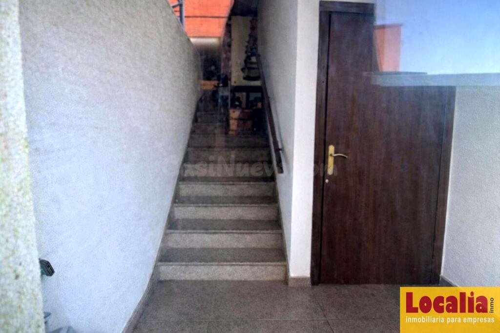 Amplio local comercial en venta en Santander.