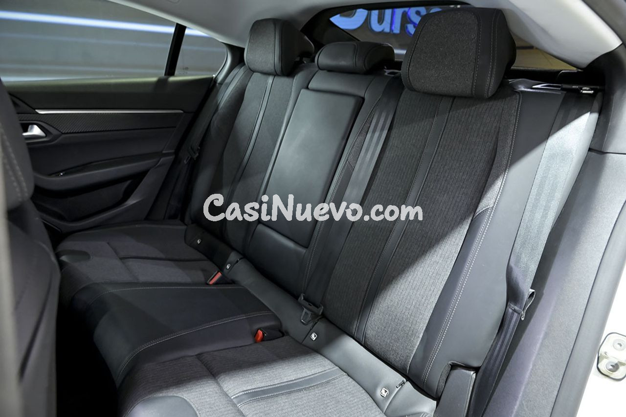 Peugeot 508 Hybrid 5P Allure 225 eEAT8 - foto 17