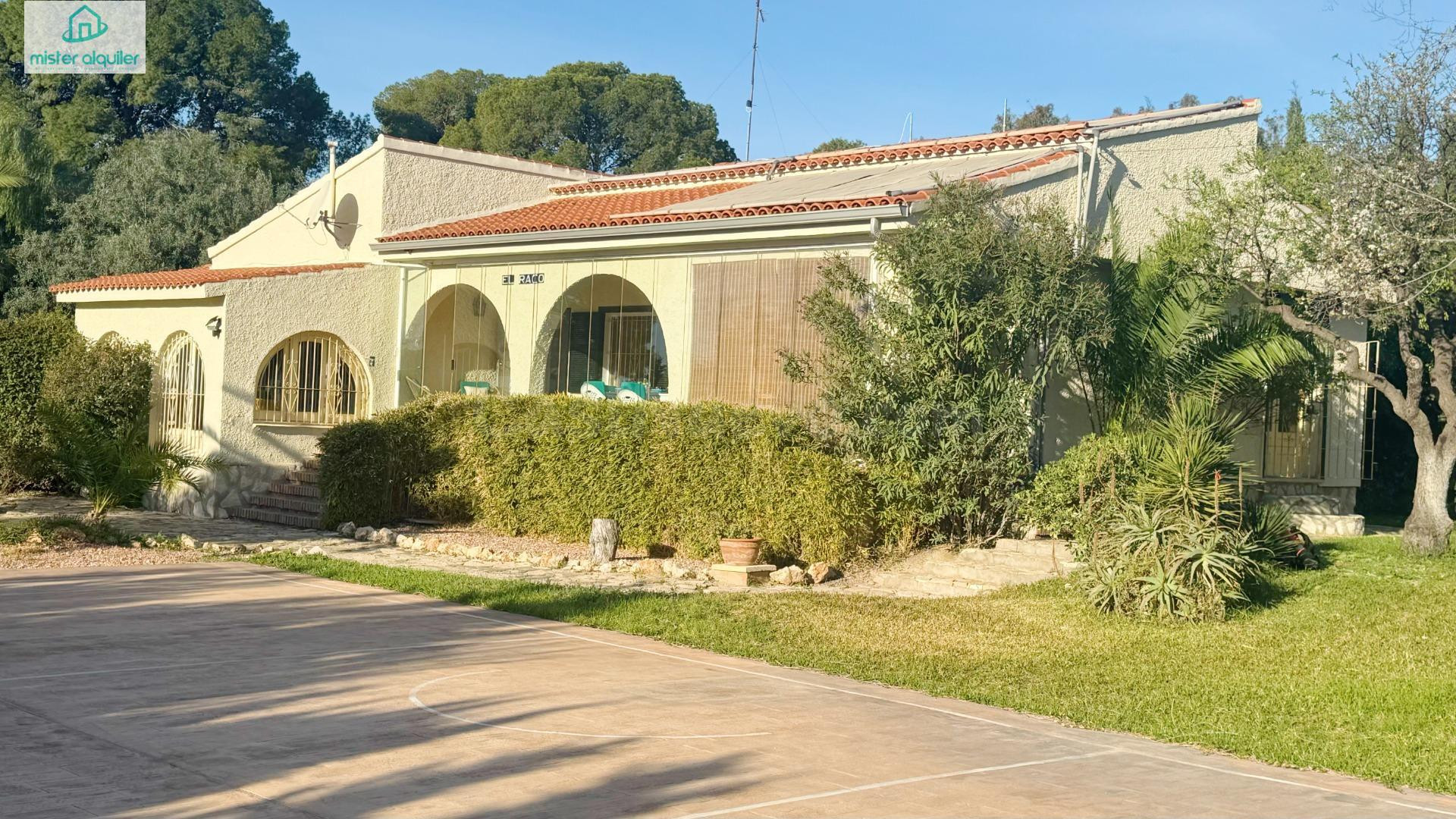 VIVIENDA EXCLUSIVA CON PISCINA, HUERTO Y PISTA PRIVADA DE BALONCESTO - foto 3