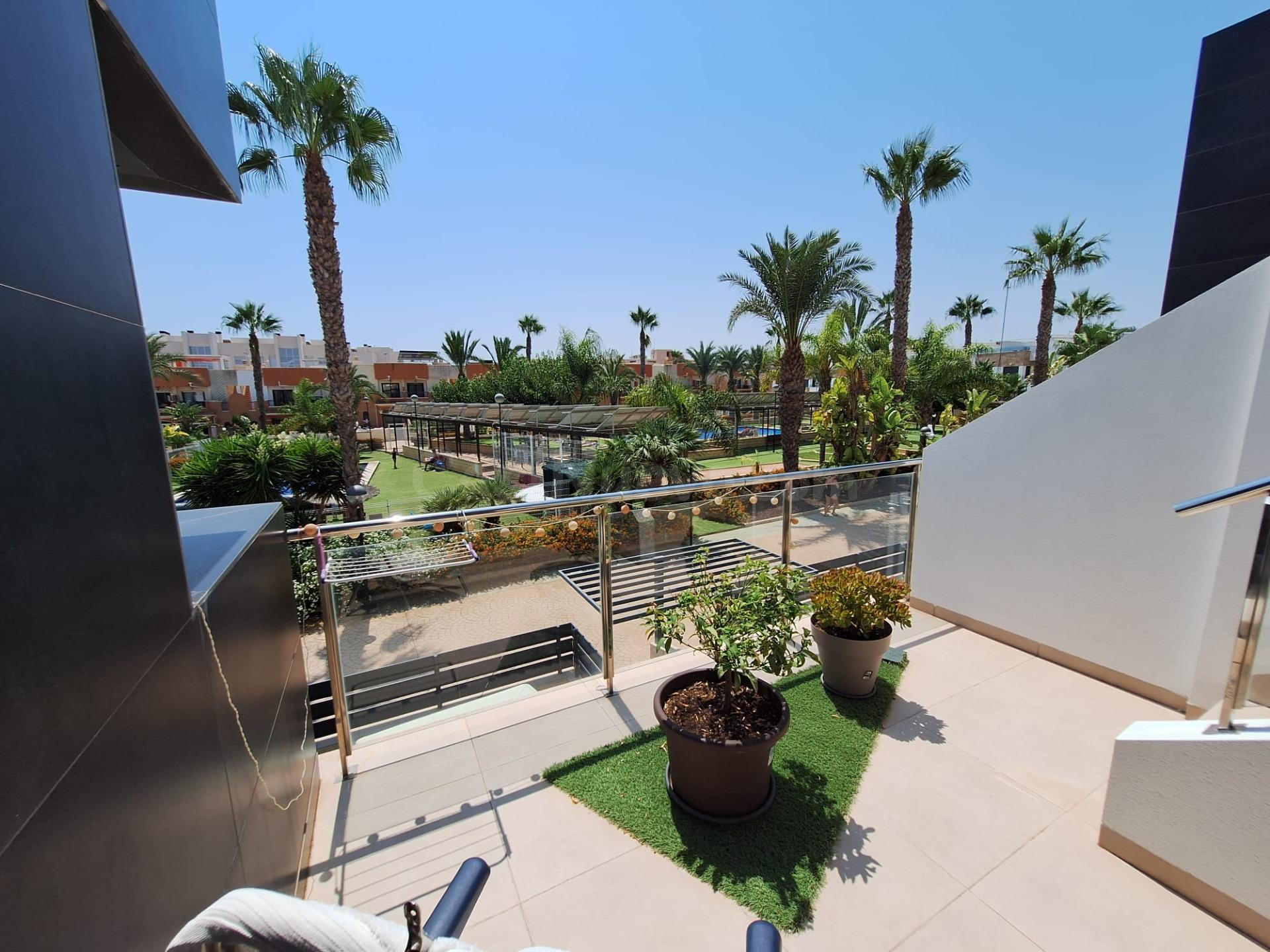 DUPLEX DE 3 DORMITORIOS 3 BAÑOS EN LOS DOLSES ( ORIHUELA COSTA )