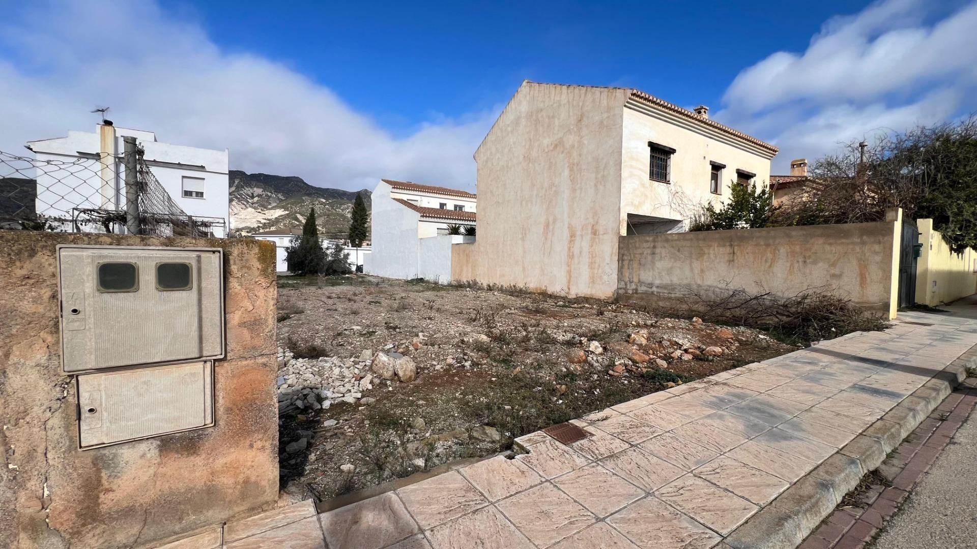 Solar urbano para vivienda unifamiliar en Marchena (Barriada de Dúrcal)