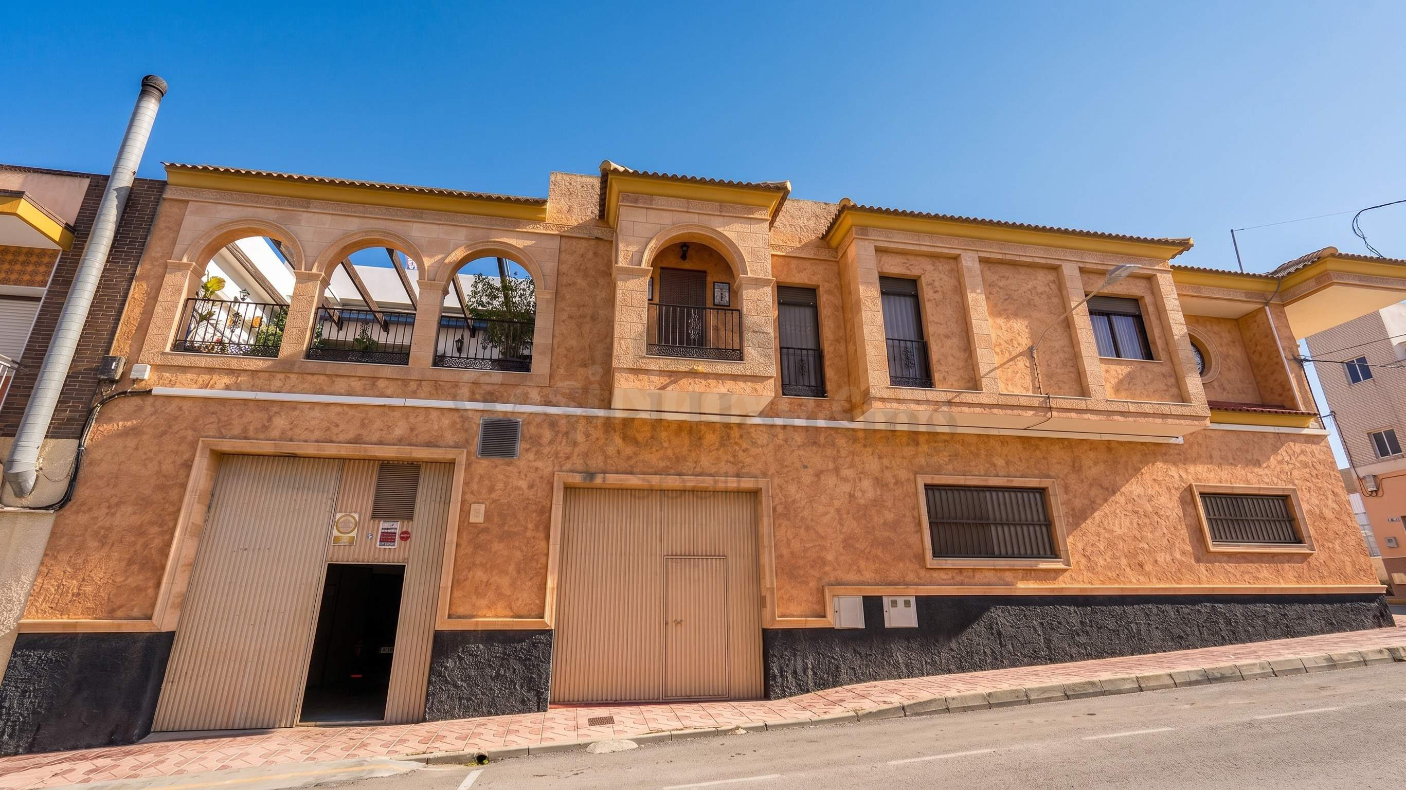 Espectacular Vivienda Unifamiliar esquinera en Guardamar del - foto 2