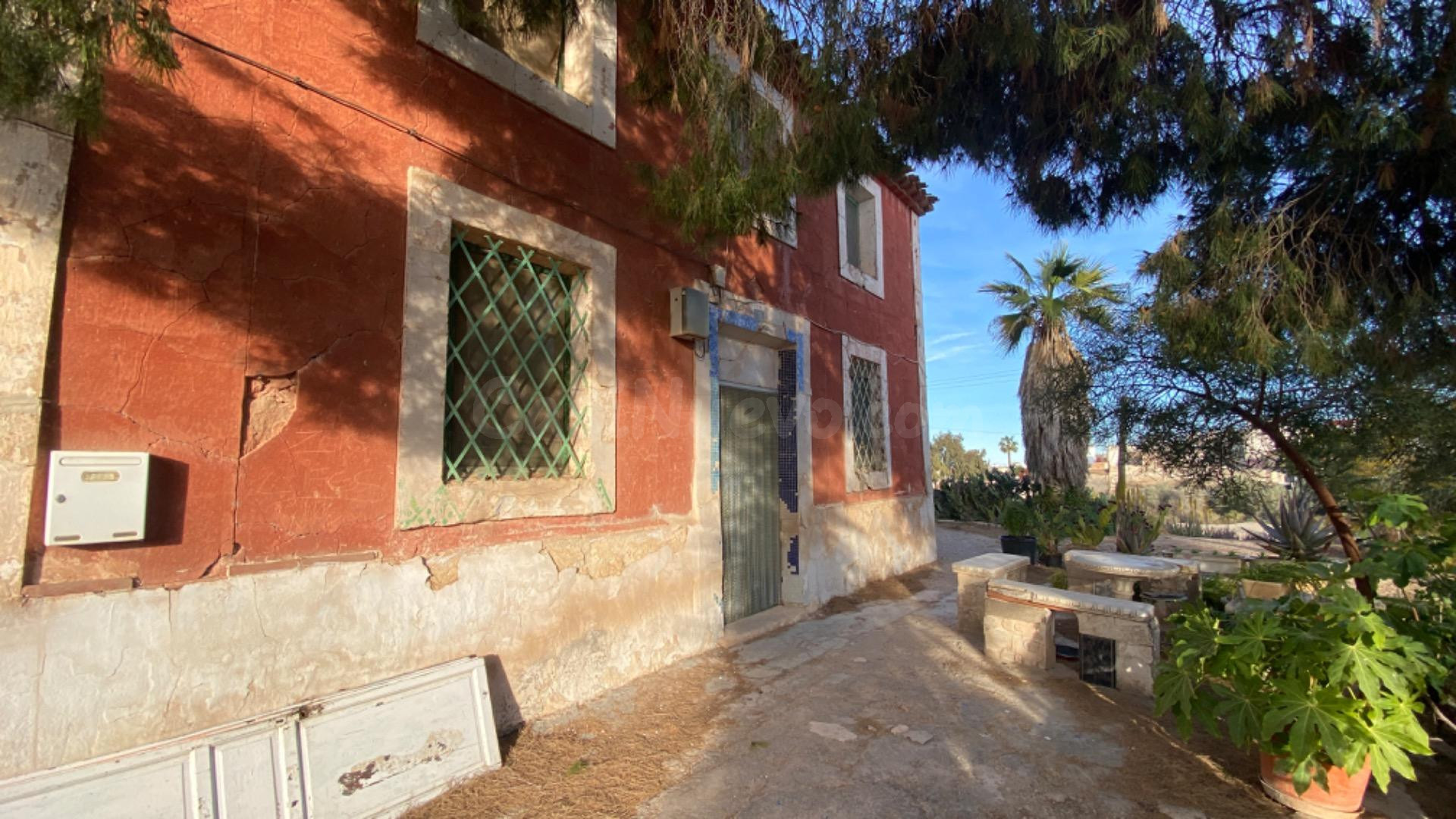 CASA PARA REFORMAR CERCANA AL CENTRO DE TOTANA