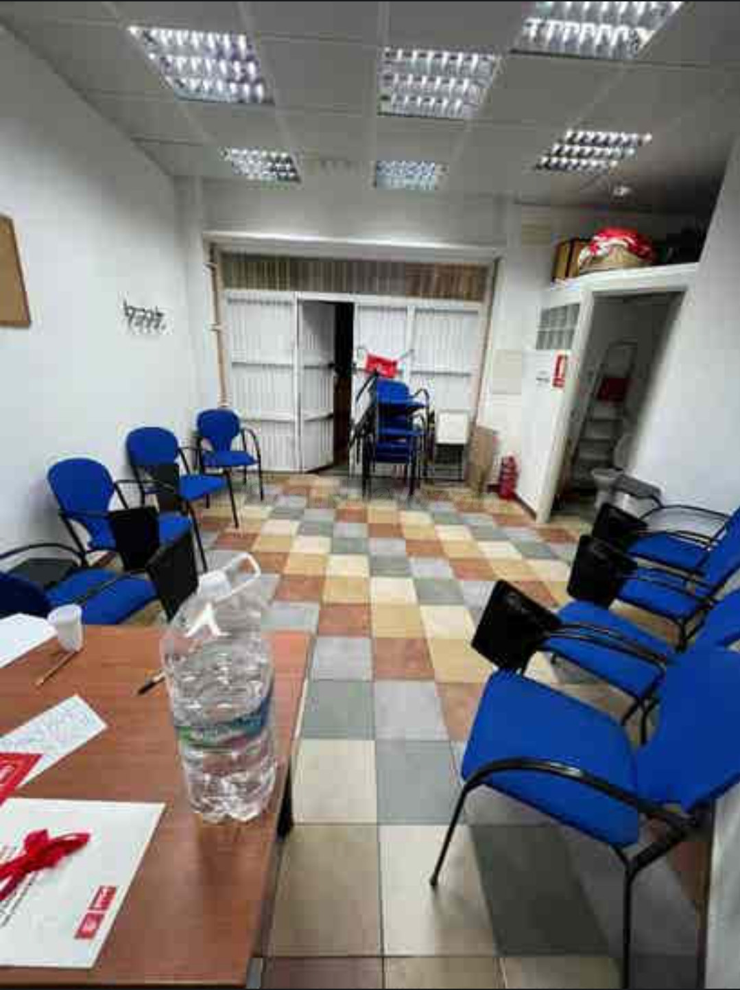 Alquiler de local con 28 m2 aproximadamente zona el consul