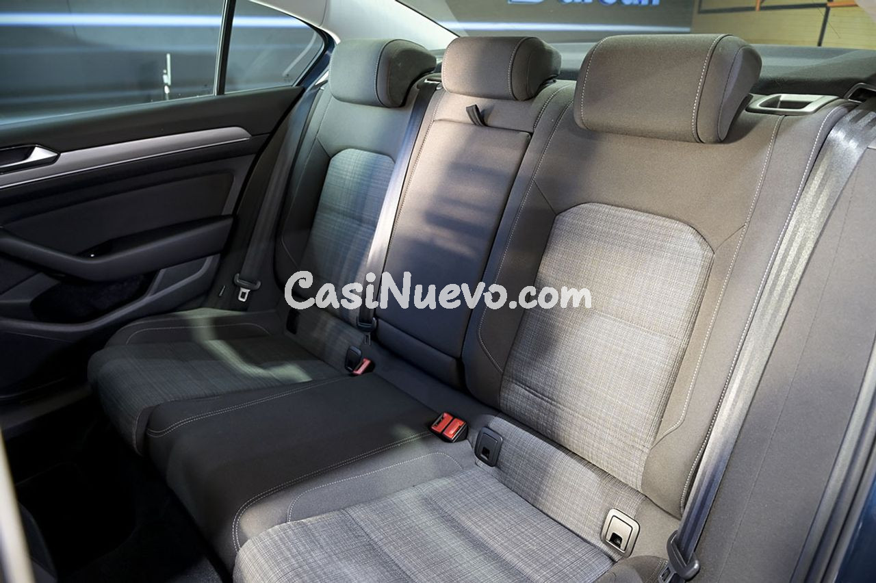 Volkswagen Passat Executive 2.0 TDI 110kW 150CV - foto 16