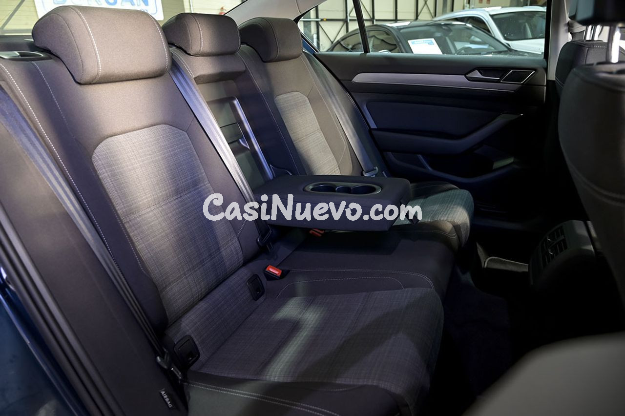 Volkswagen Passat Executive 2.0 TDI 110kW 150CV - foto 17