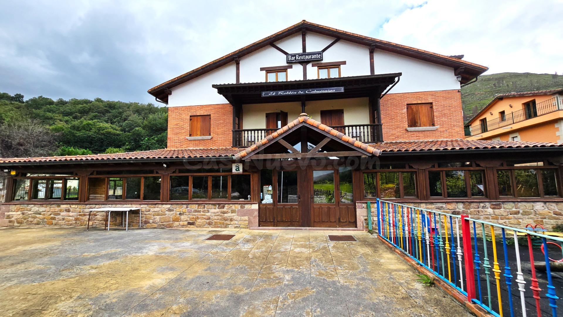 HOSTAL CON 20 habitaciones, COMEDORES PARA 150 COMENSALES, S