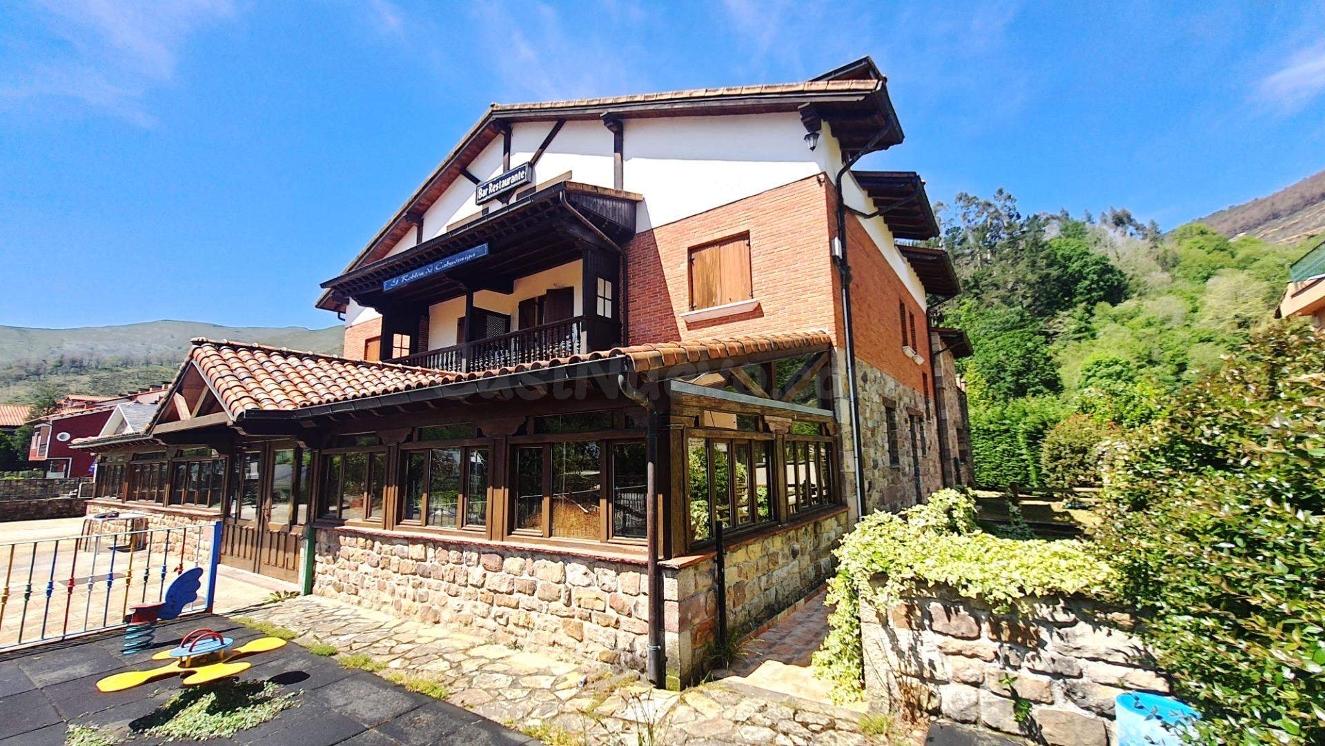 HOSTAL CON 20 habitaciones, COMEDORES PARA 150 COMENSALES, S - foto 2