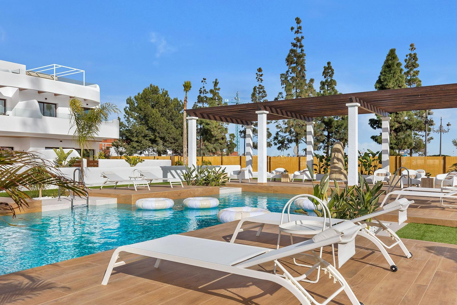 Complejo residencial de nueva construcción cerca de Serena Golf y el Mar Menor en Los Alcázares