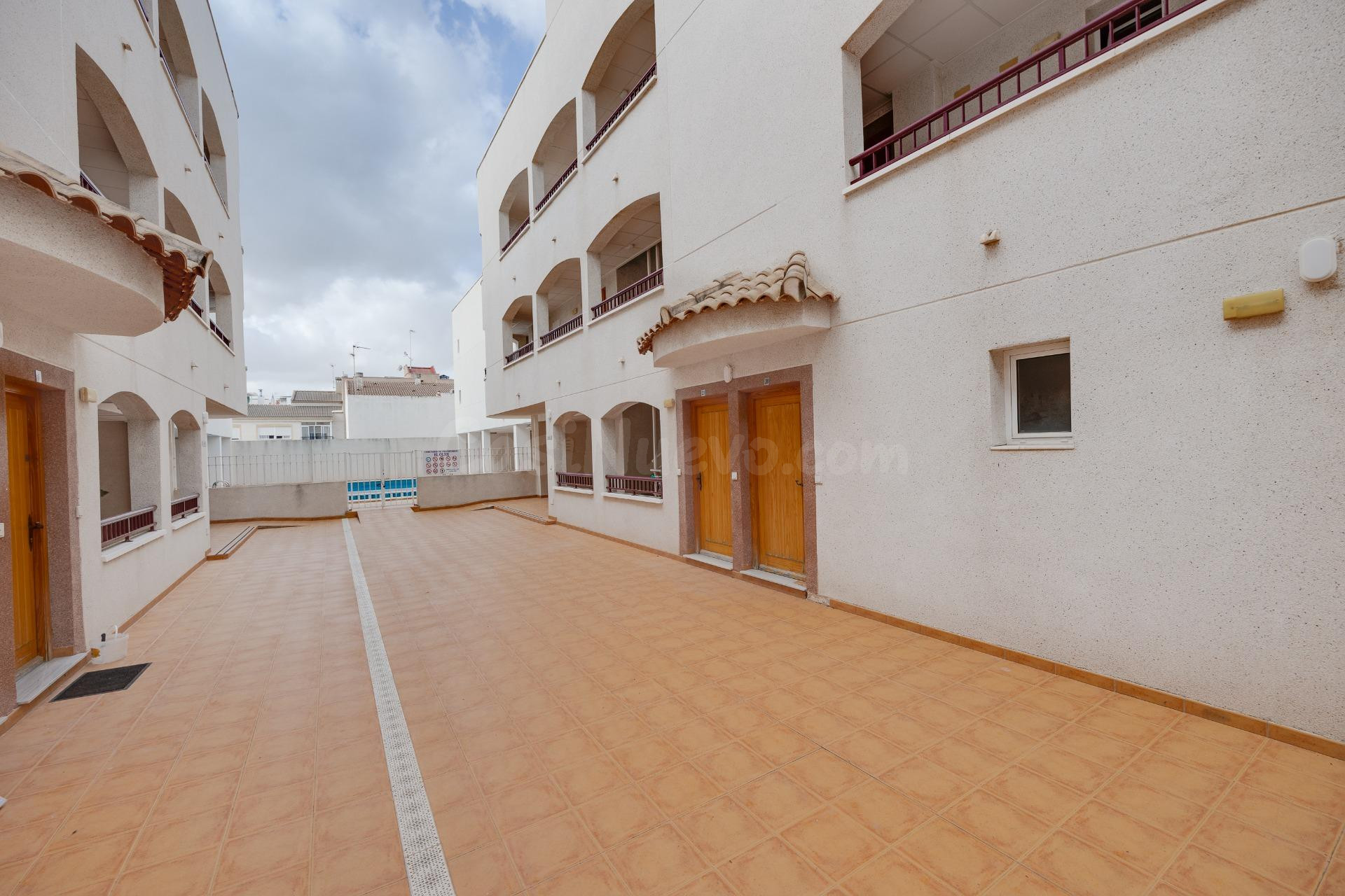 Apartamentos renovados en el centro de San Fulgencio - foto 5