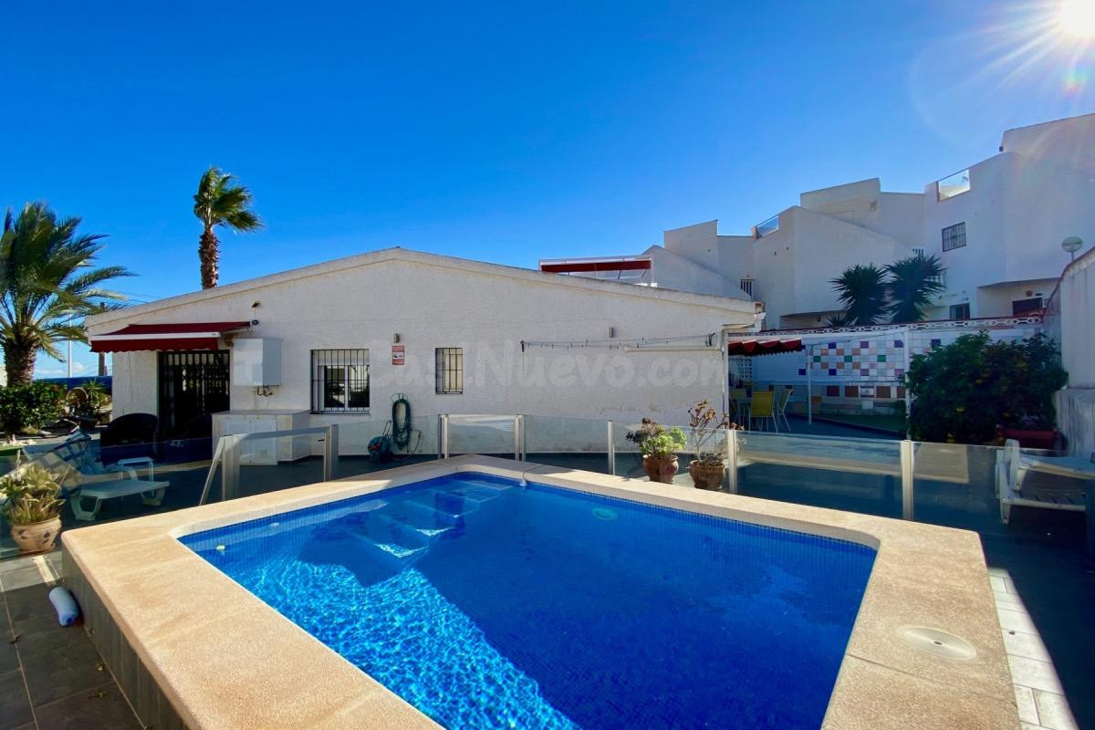 Villa Independiente con Piscina Privada y Vistas al Mar – Lo