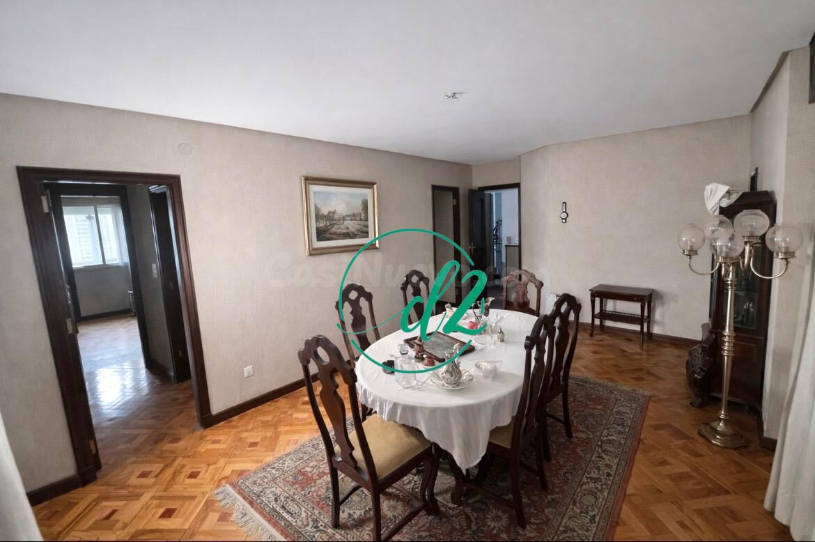 SE VENDE ESPECTACULAR PISO DE 220m EN PLENO CENTRO DE OURENS