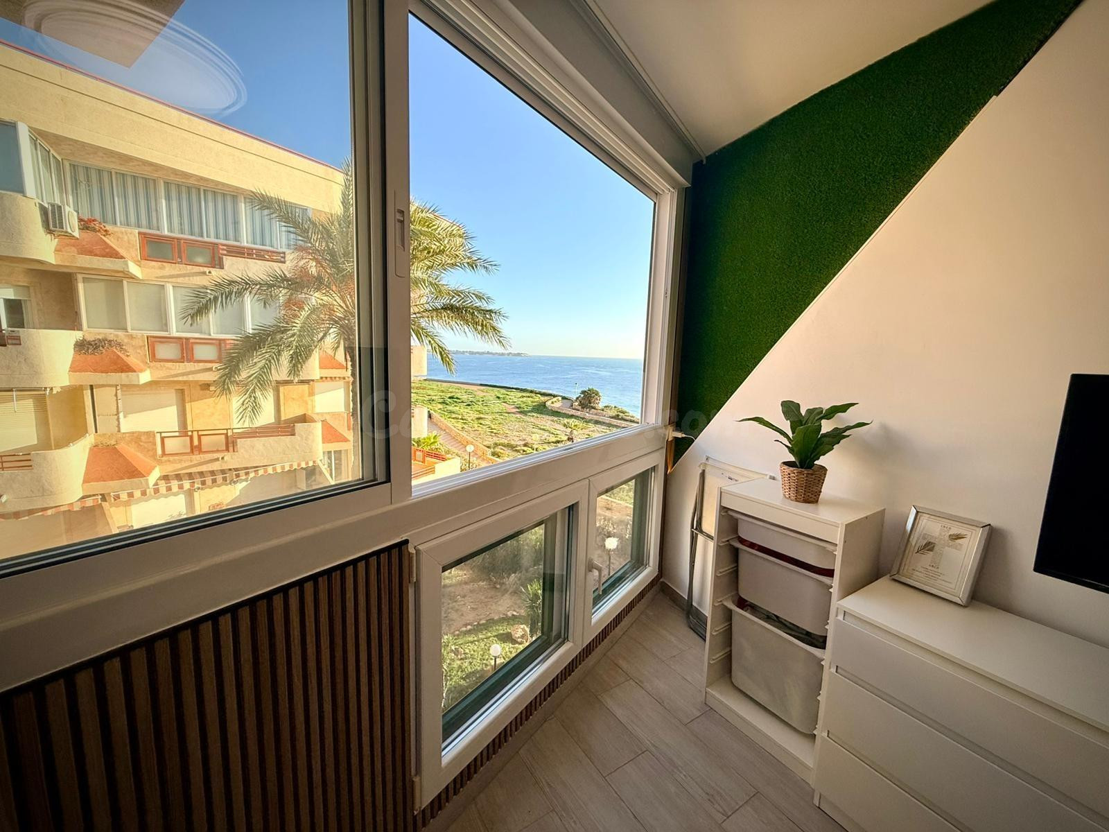 REFORMADO ESTUDIO CON VISTAS AL MAR EN MIL PALMERAS! PRIMERA