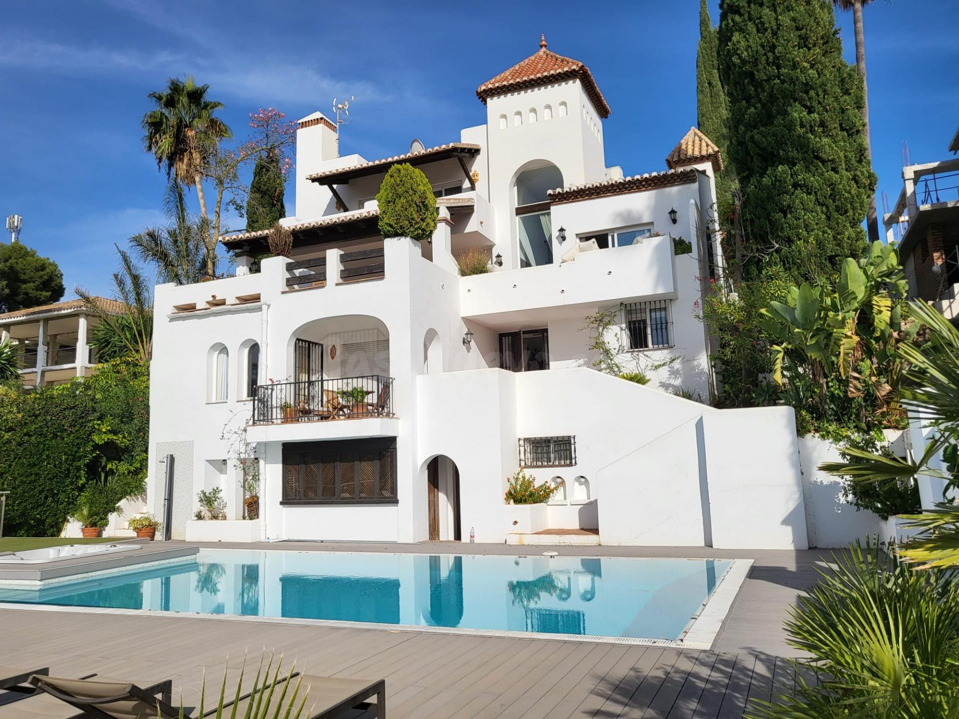 Villa en venta en Aloha Golf, Nueva Andalucía – 6 dormitorio - foto 3