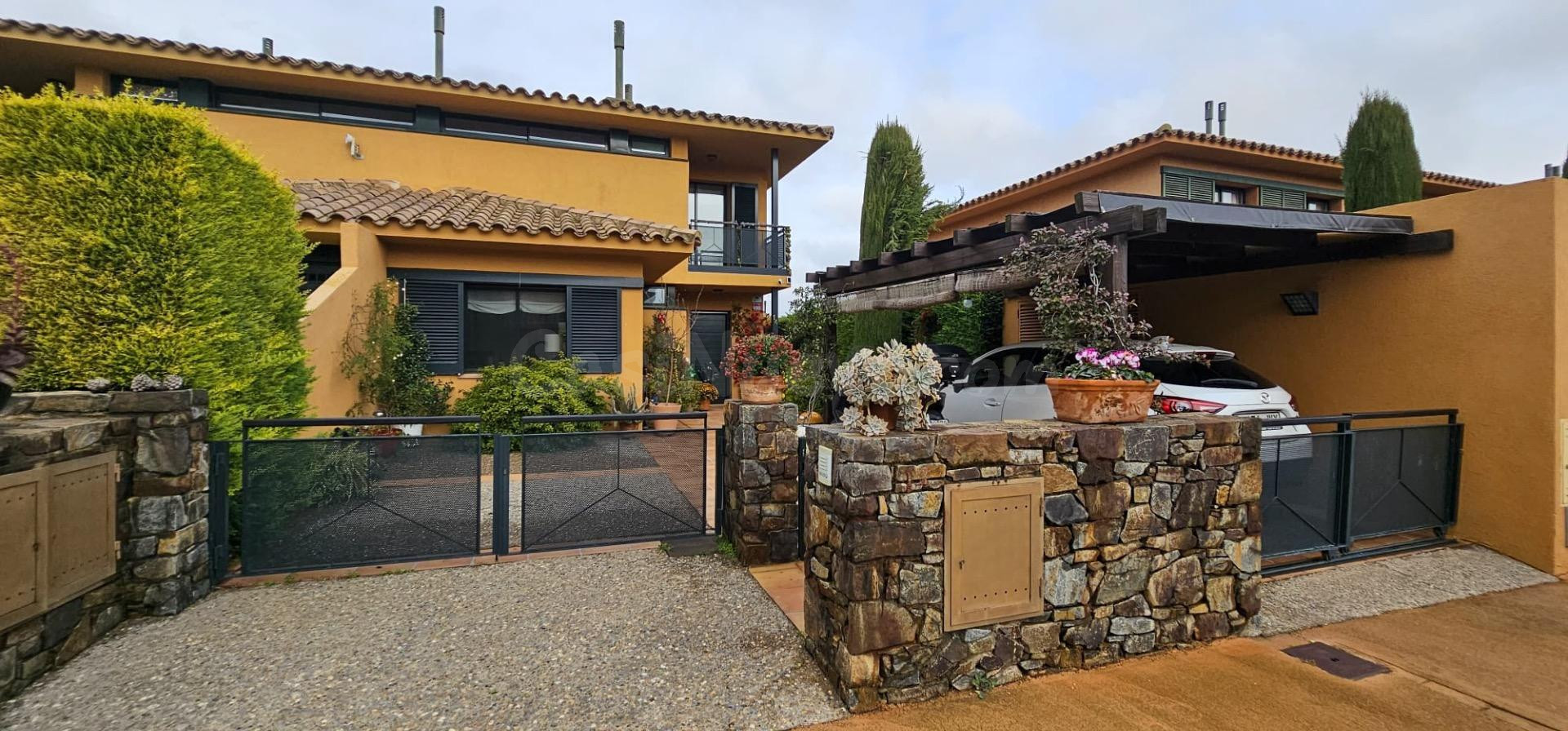 Exclusiva casa unifamiliar en Torremirona – Navata