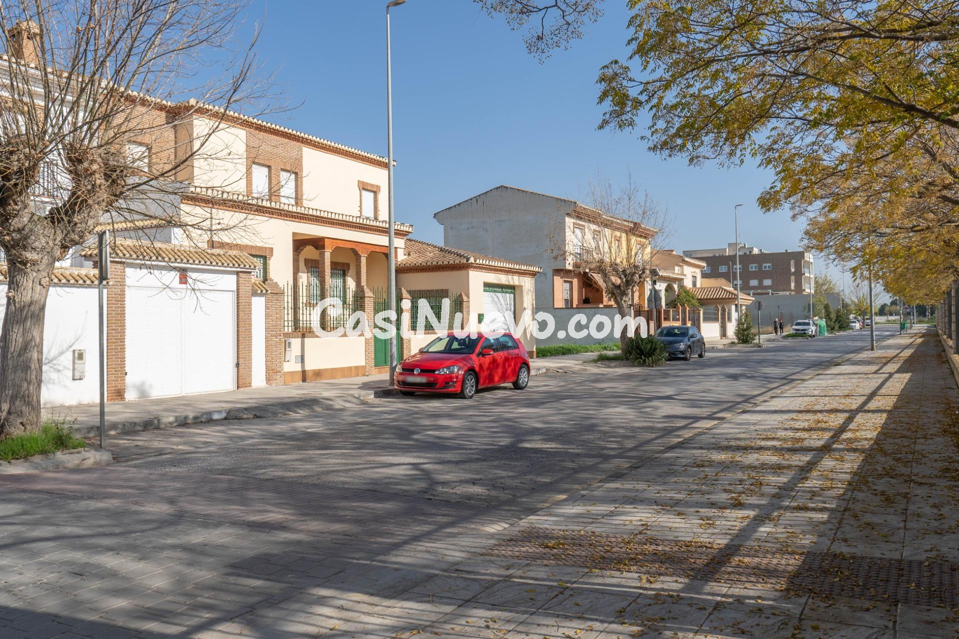 Chalet de 505 m2 construidos con piscina y jardines. 5 dormi - foto 5