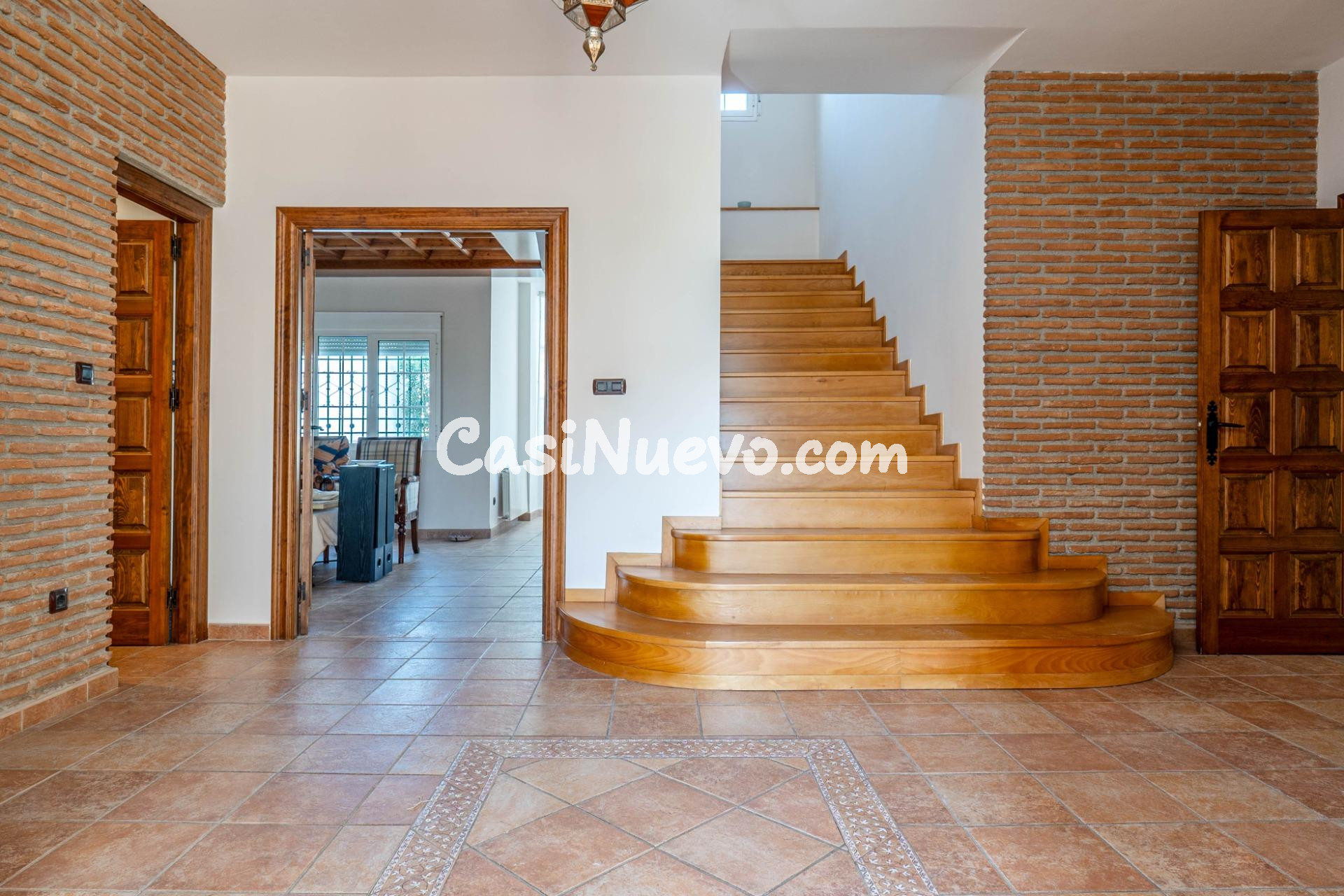 Chalet de 505 m2 construidos con piscina y jardines. 5 dormi - foto 12