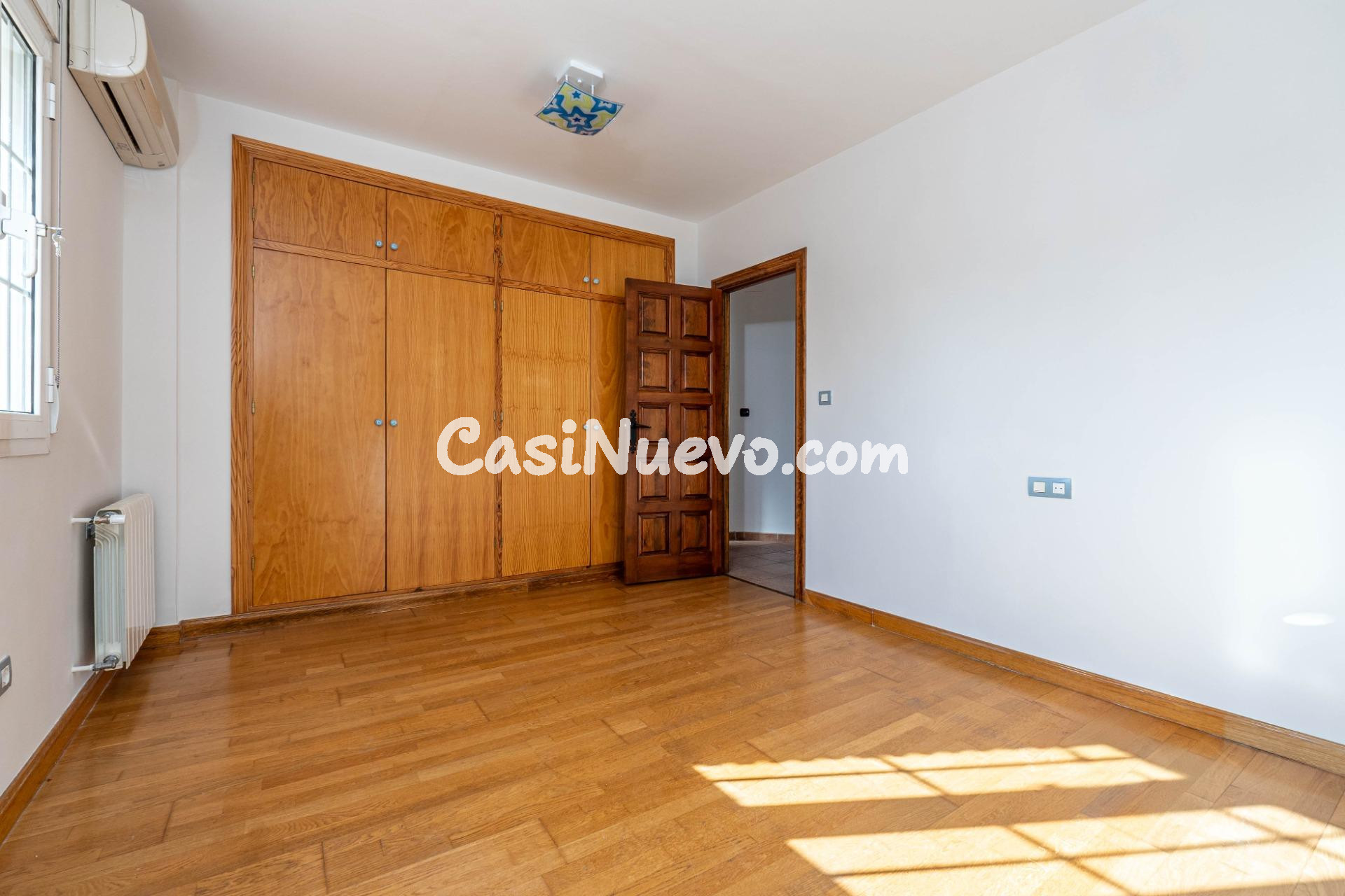 Chalet de 505 m2 construidos con piscina y jardines. 5 dormi - foto 42