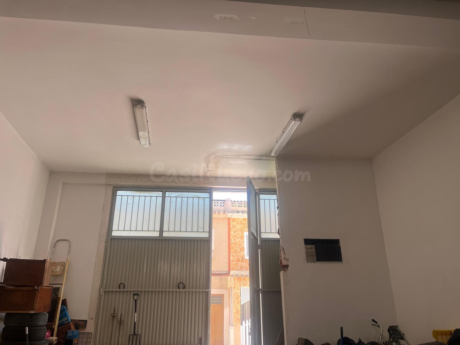 ALMACÉN PREPARADO PARA CONSTRUIR VIVIENDA ARRIBA
