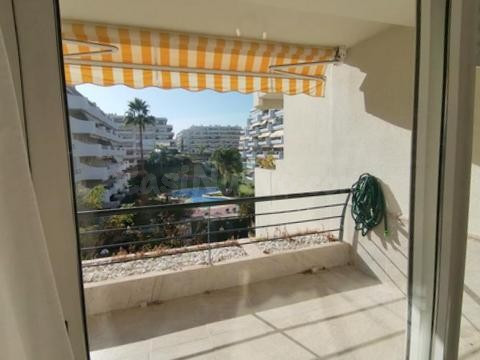 ENTRE ESTEPONA Y PUERTO BANÚS, APARTAMENTO EN ZONA MUY DEMAN - foto 2