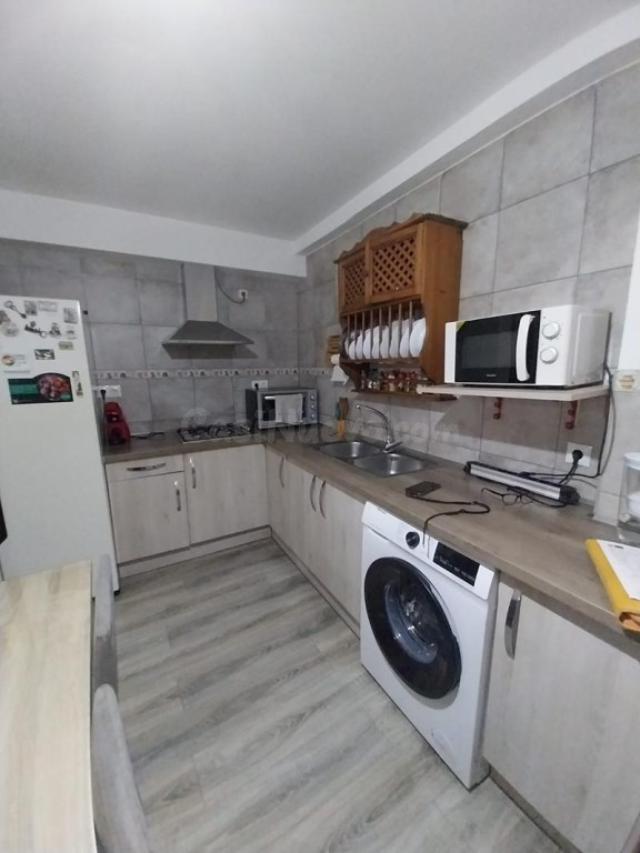 SE VENDE COQUETO PISO DE 75 M2, REFORMADO , EN EL CENTRO DE  - foto 5
