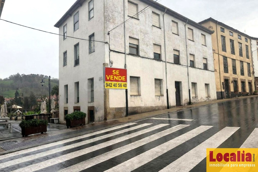 Edificio - Pensión en venta en Puente Viesgo. - foto 2