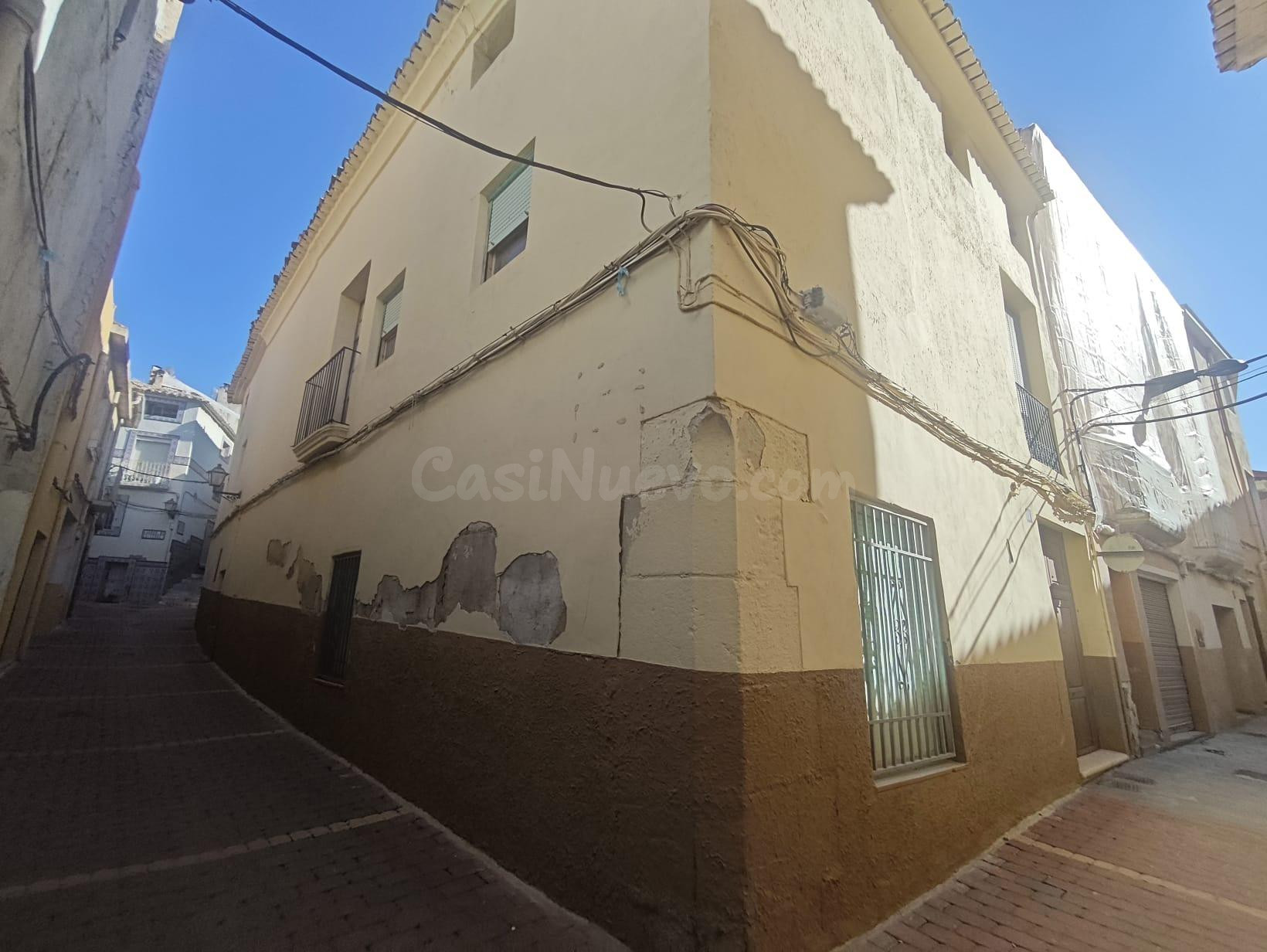CASA DE PUEBLO EN PETRER