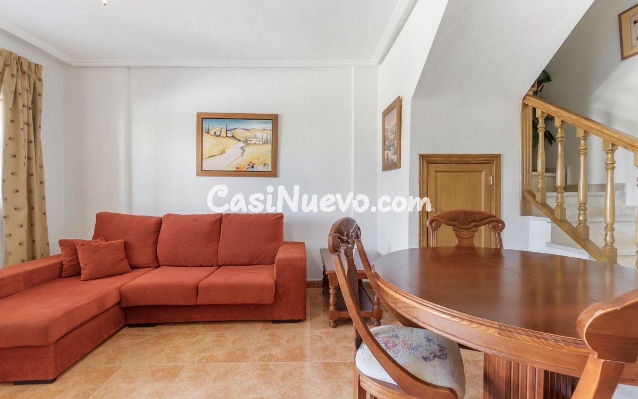Adosado de tres plantas con solárium privado – Residencial D - foto 3
