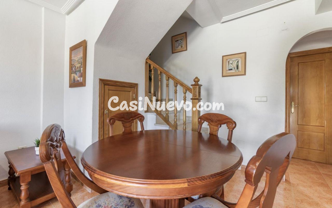 Adosado de tres plantas con solárium privado – Residencial D - foto 4
