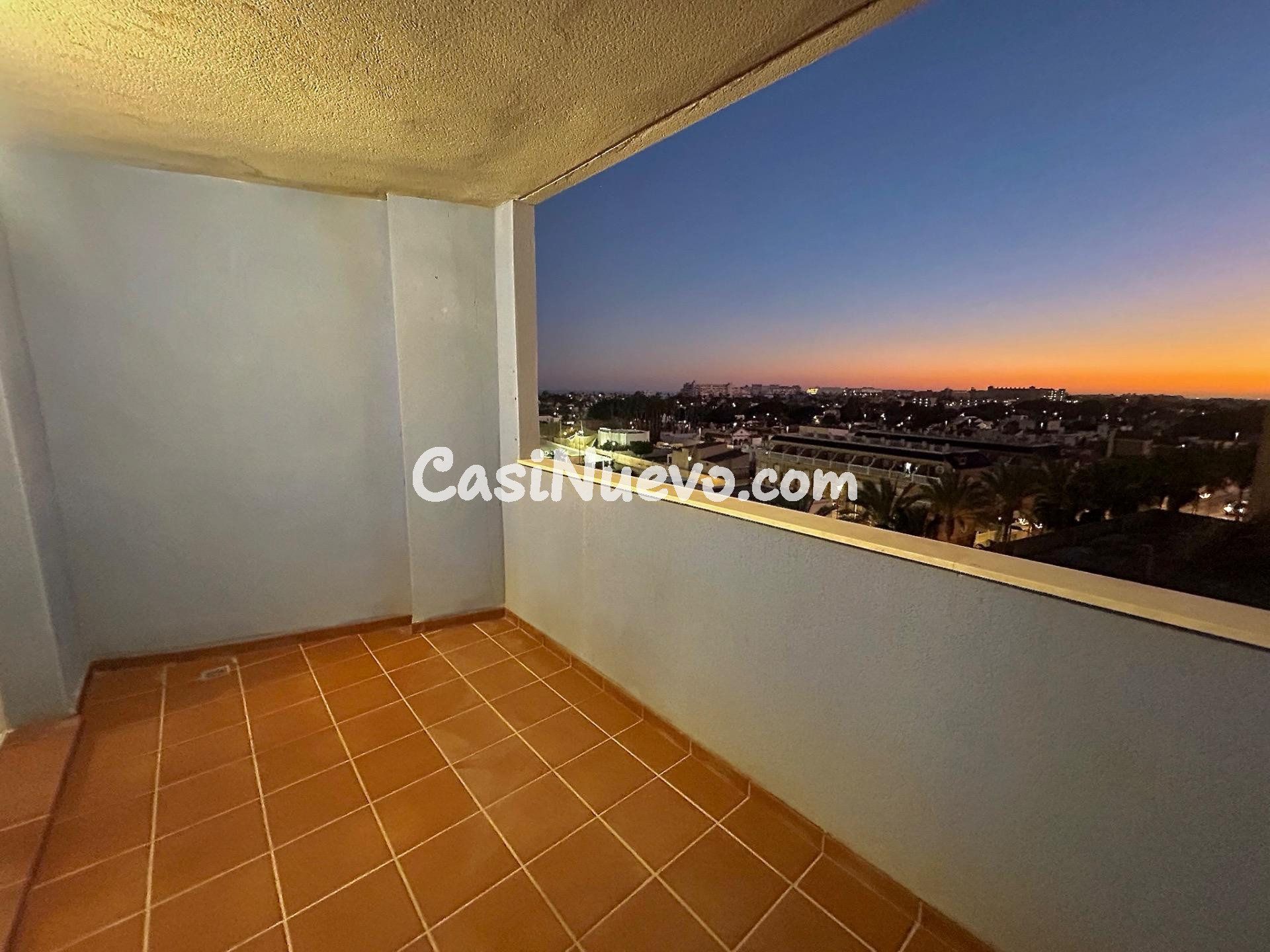 Espectacular vivienda reformada con terraza y vistas al mar 