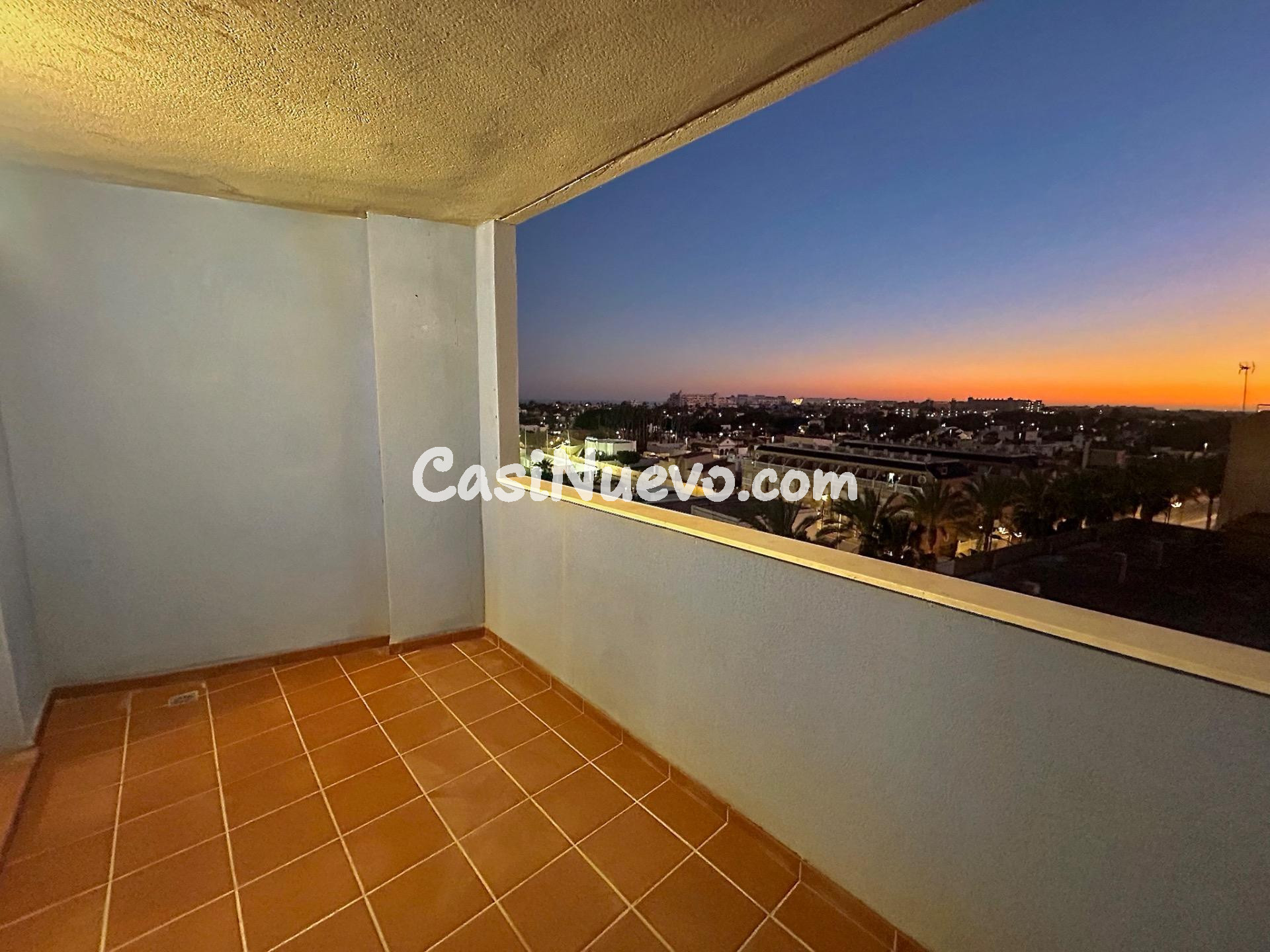 Espectacular vivienda reformada con terraza y vistas al mar  - foto 2