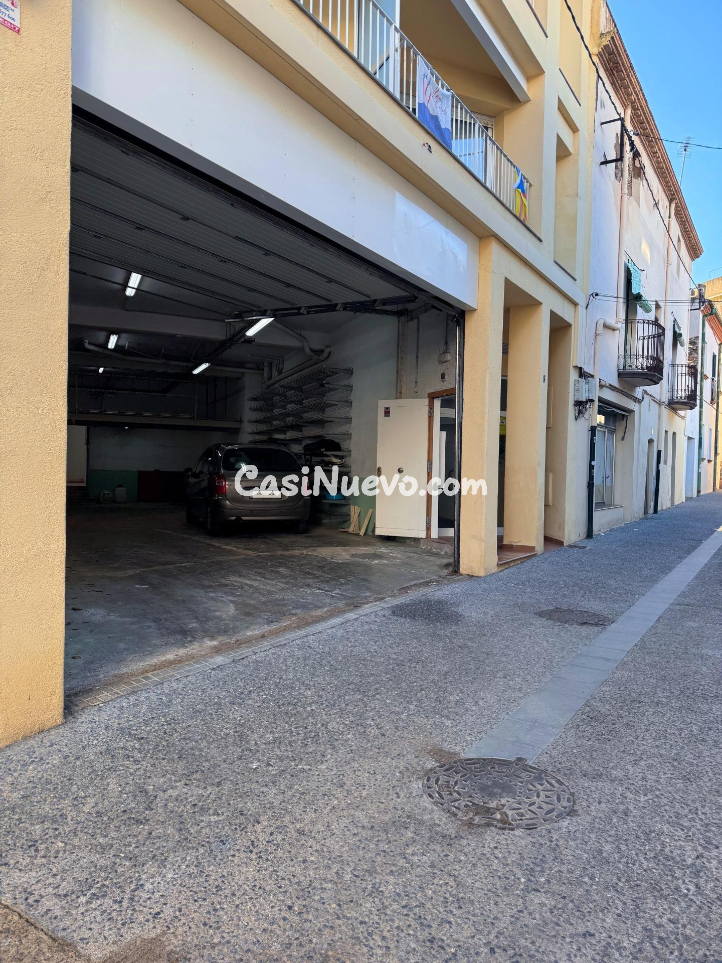 Almacén / Local industrial de 150 m2 en el centro de Llançà - foto 2