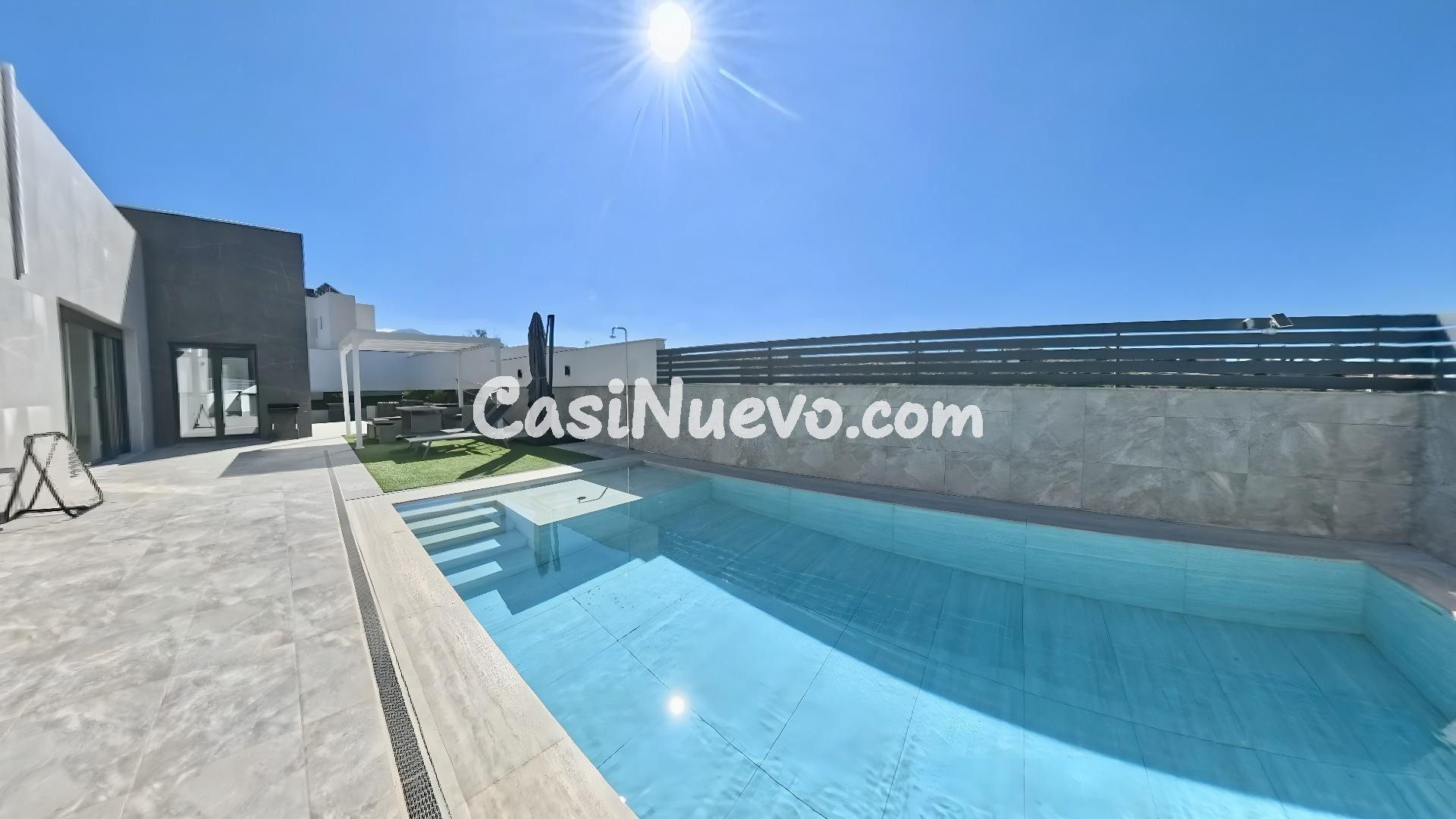 Chalet Independiente de Lujo en La Zubia: Eficiencia, Luz y  - foto 3