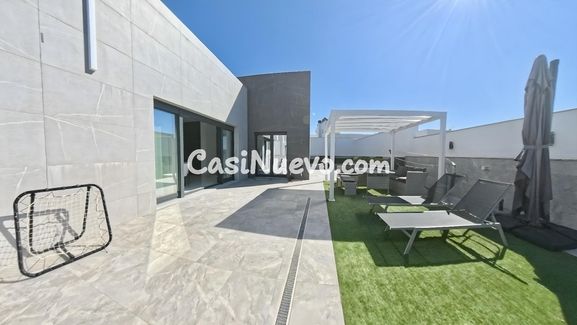 Chalet Independiente de Lujo en La Zubia: Eficiencia, Luz y  - foto 8