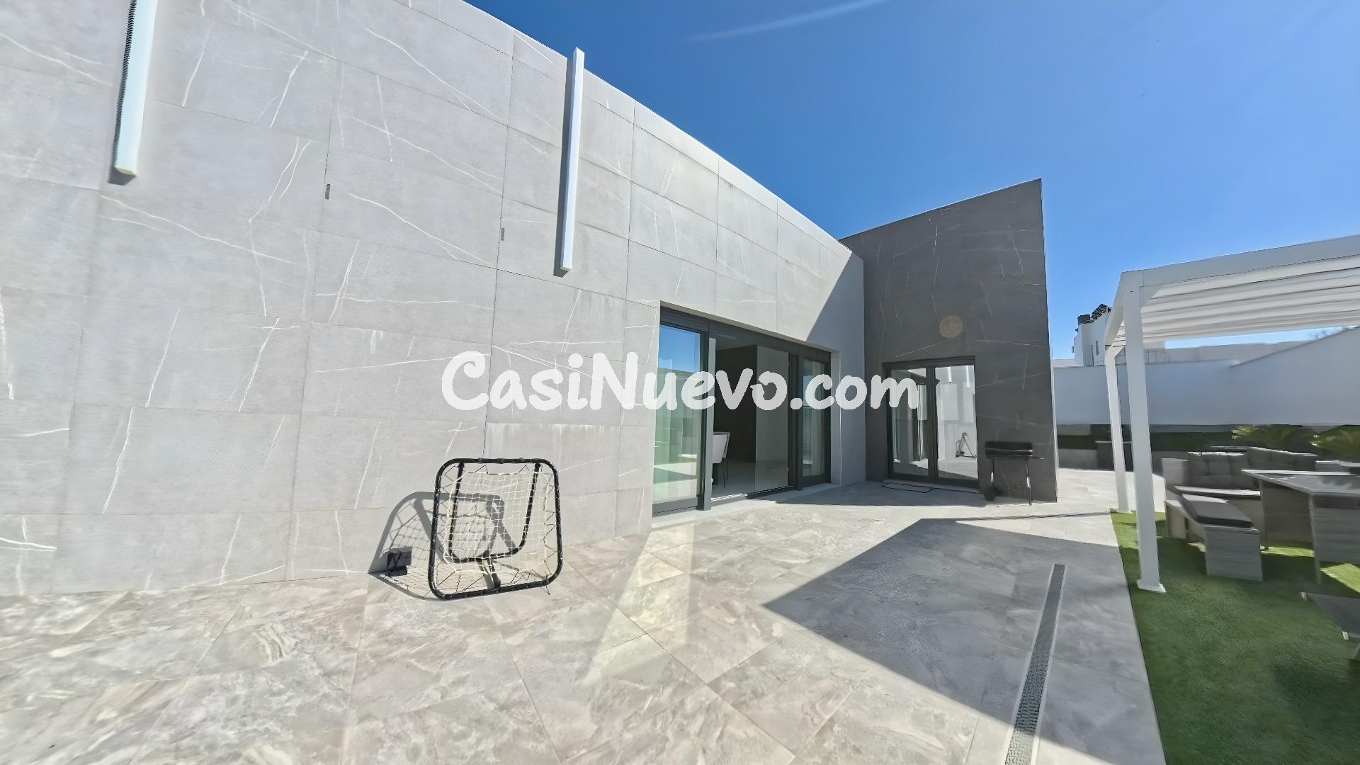 Chalet Independiente de Lujo en La Zubia: Eficiencia, Luz y  - foto 11