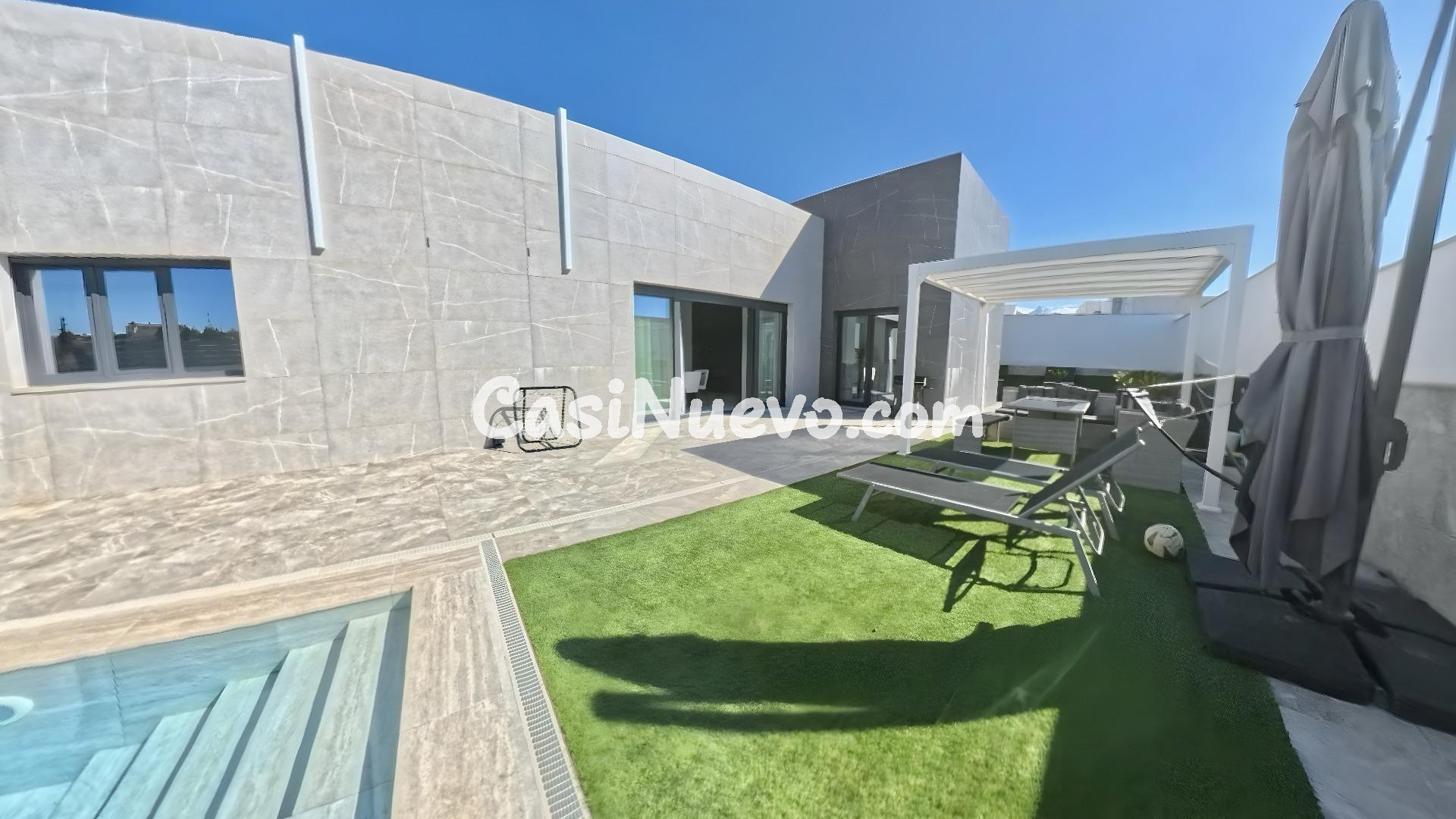 Chalet Independiente de Lujo en La Zubia: Eficiencia, Luz y  - foto 12