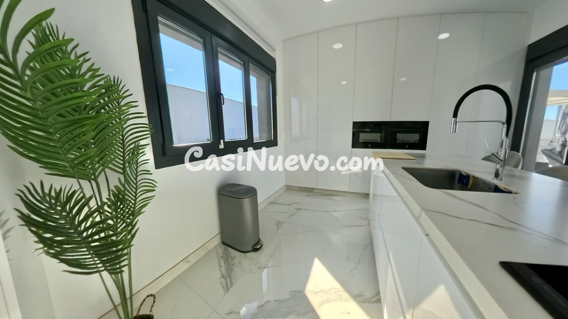 Chalet Independiente de Lujo en La Zubia: Eficiencia, Luz y  - foto 32