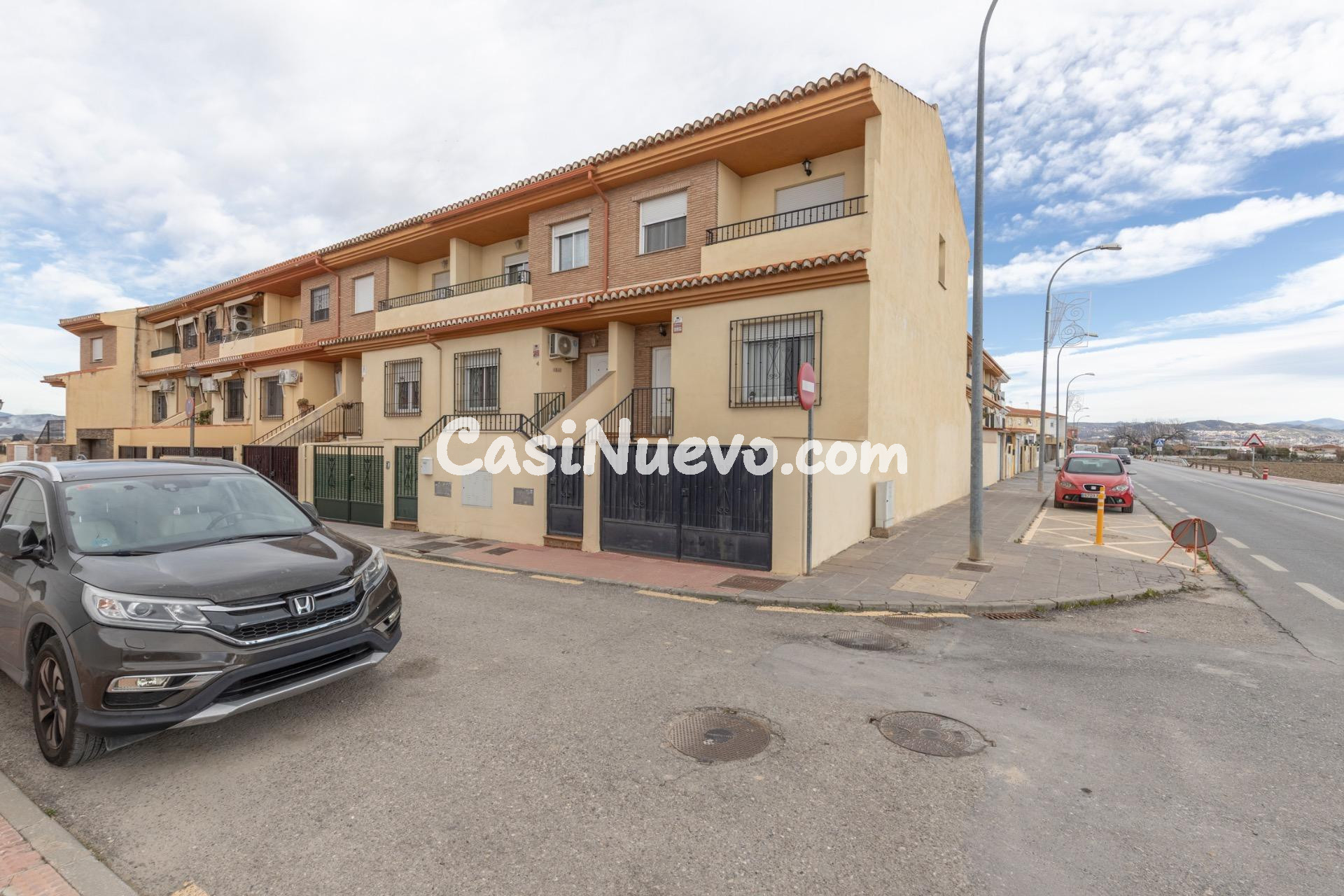 SE VENDE PRECIOSA CASA ADOSADA - foto 2