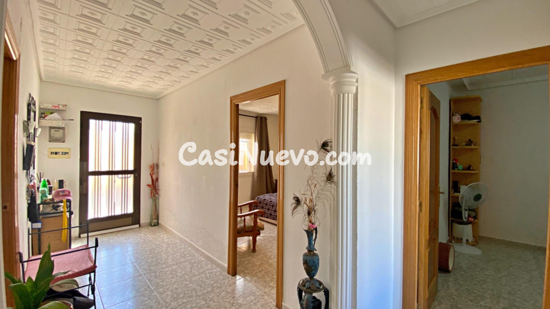 CASA EN ESQUINA CON PATIO, SOLARIUM Y GARAJE - foto 3