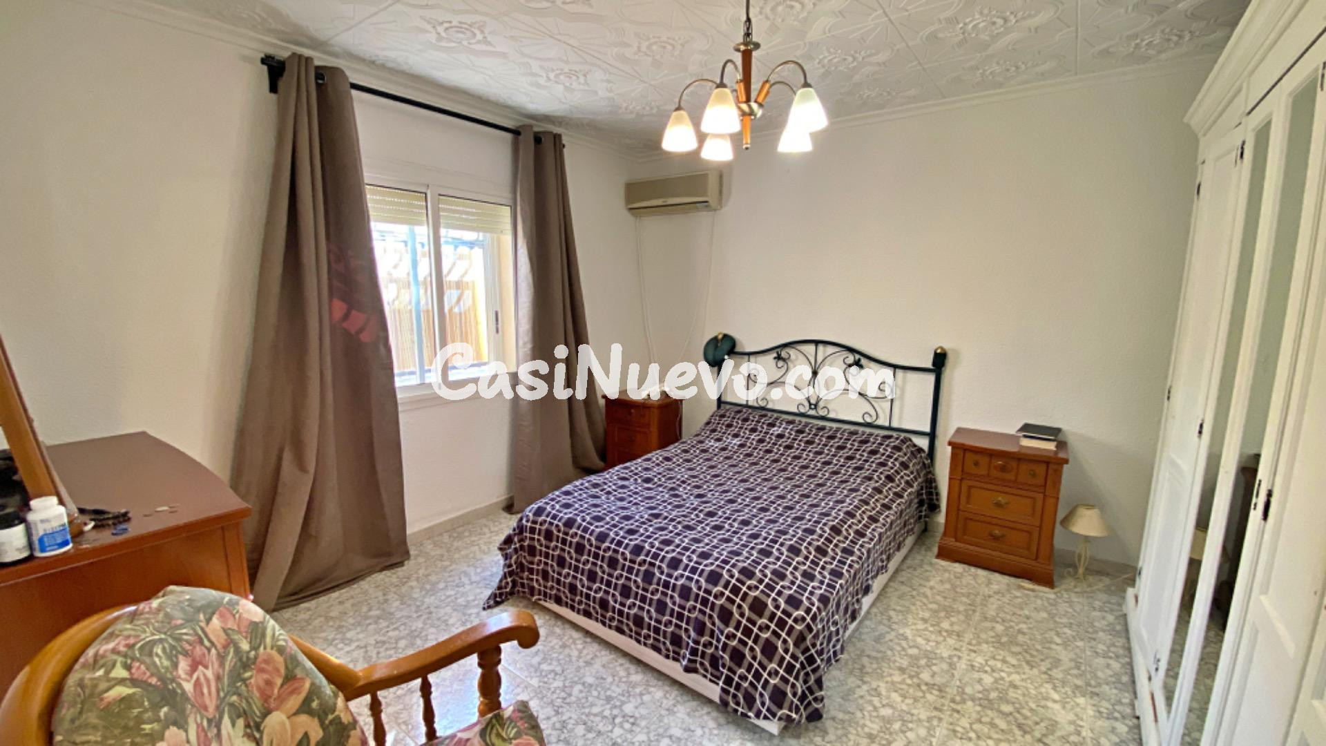 CASA EN ESQUINA CON PATIO, SOLARIUM Y GARAJE - foto 4