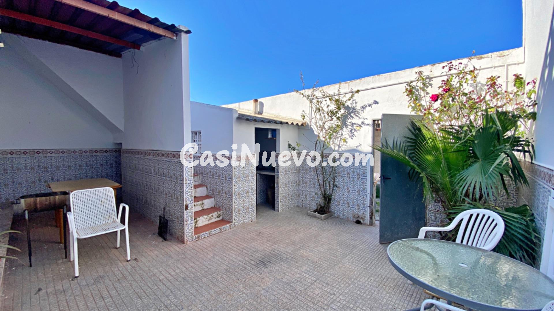 CASA EN ESQUINA CON PATIO, SOLARIUM Y GARAJE - foto 18