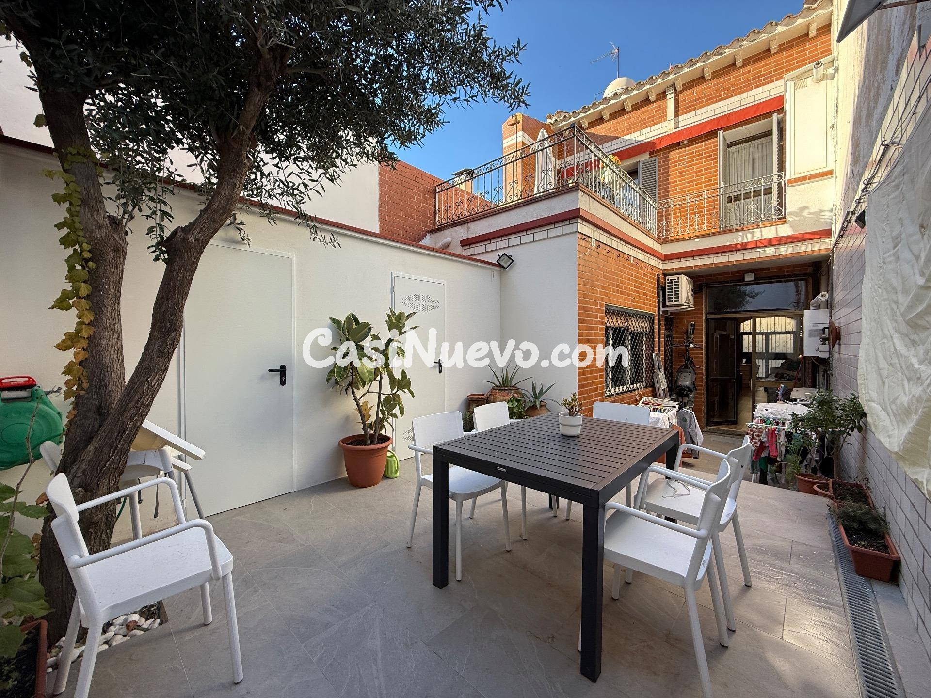 Planta baja con patio y con alma, en el corazón de Ocata - foto 3