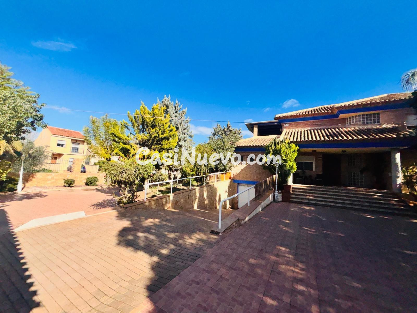 Villa señorial con casa de invitados en gran parcela privada - foto 42