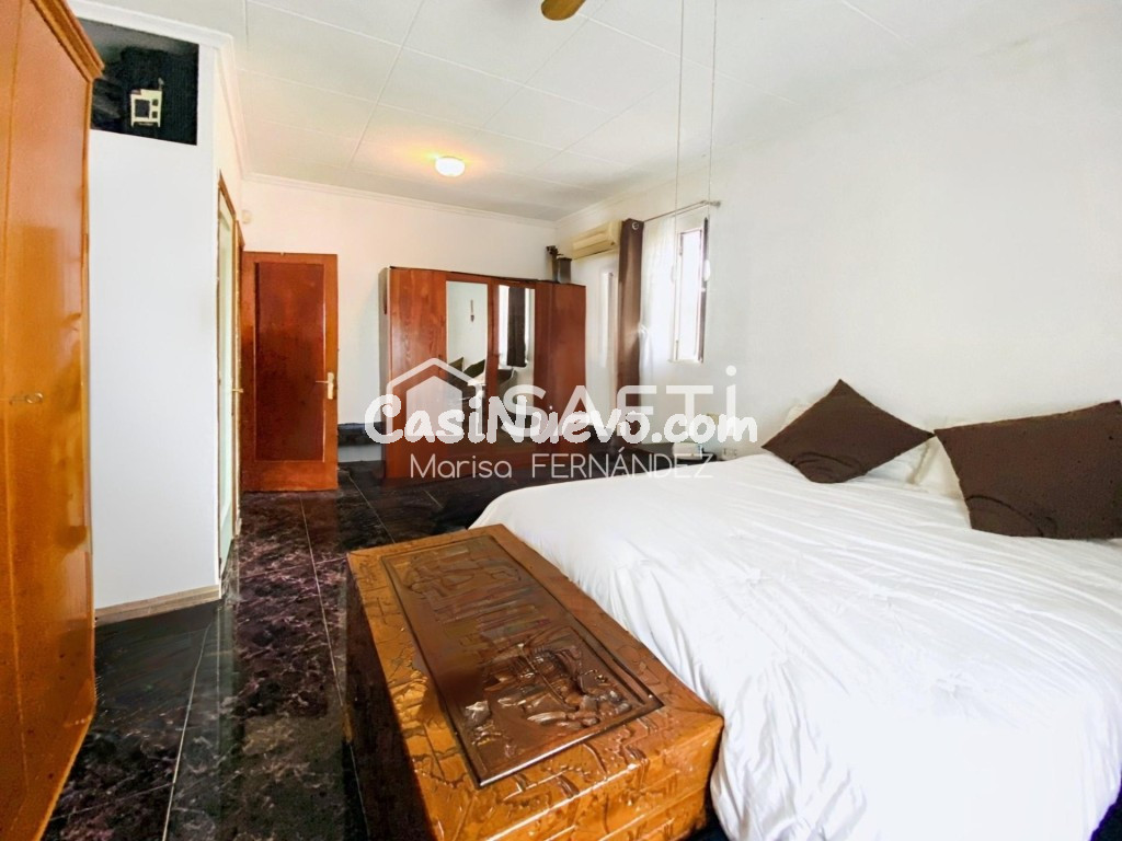 CHALET EN VILLAJOYOSA CON PISCINA Y GRAN PARCELA EN PRIMERA  - foto 8