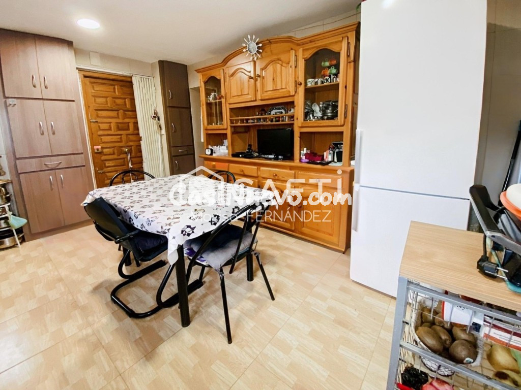 CHALET EN VILLAJOYOSA CON PISCINA Y GRAN PARCELA EN PRIMERA  - foto 16